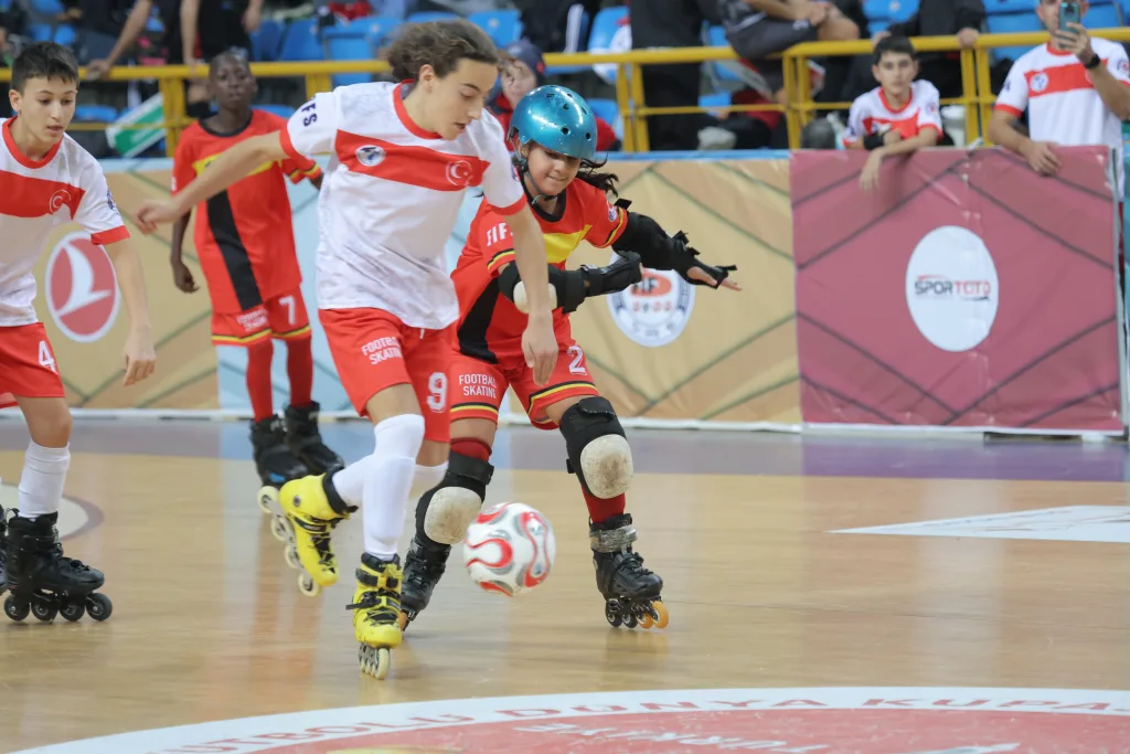 Junior FUTINS players contesting the ball on inline skates during international competition