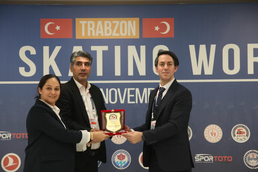 Official recognition exchanged between FIFS and IPTC representatives at the World Cup 2024