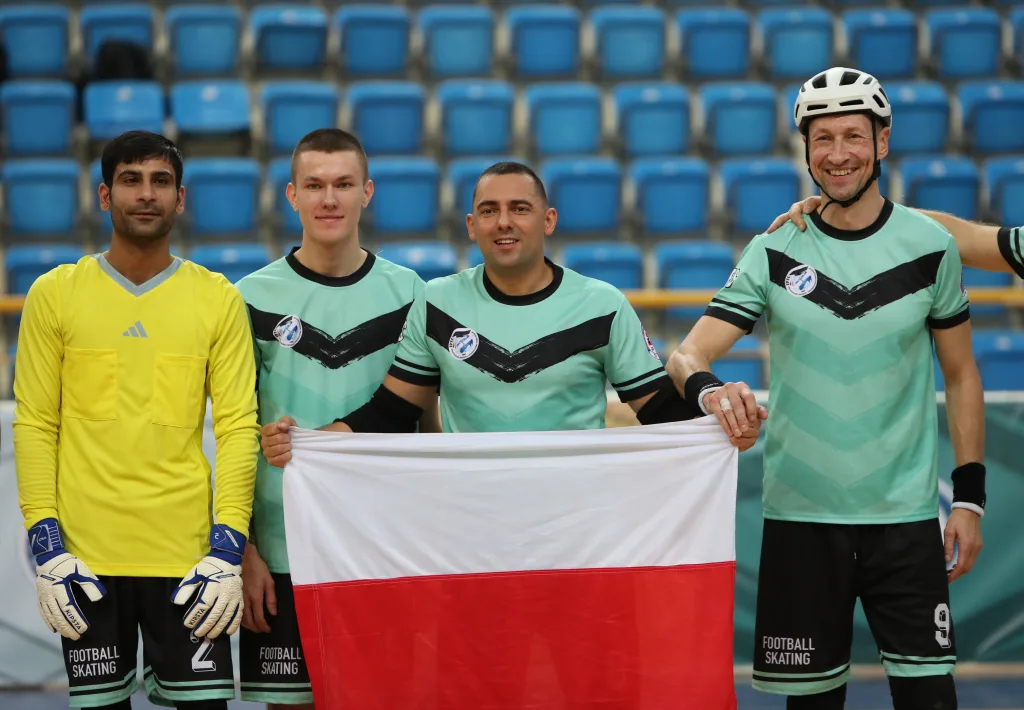 A national team lined up before an international Football Skating match