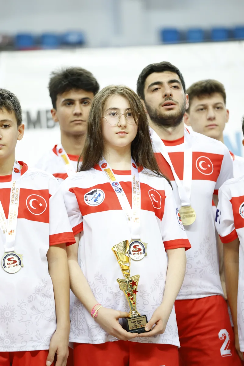 Young champions of Türkiye holding the trophy of the first Junior Football Skating World Cup
