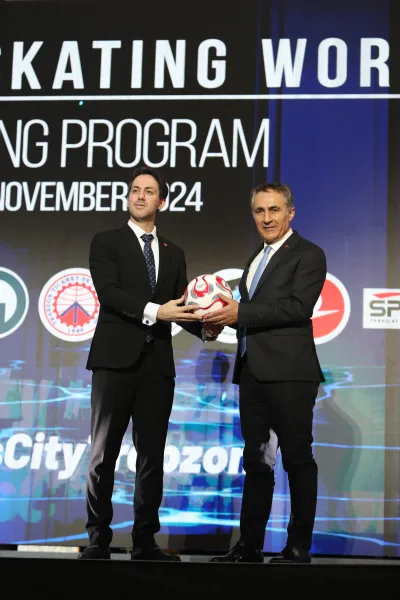 FIFS officials and international delegations at federation events (photograph 3 of 19)